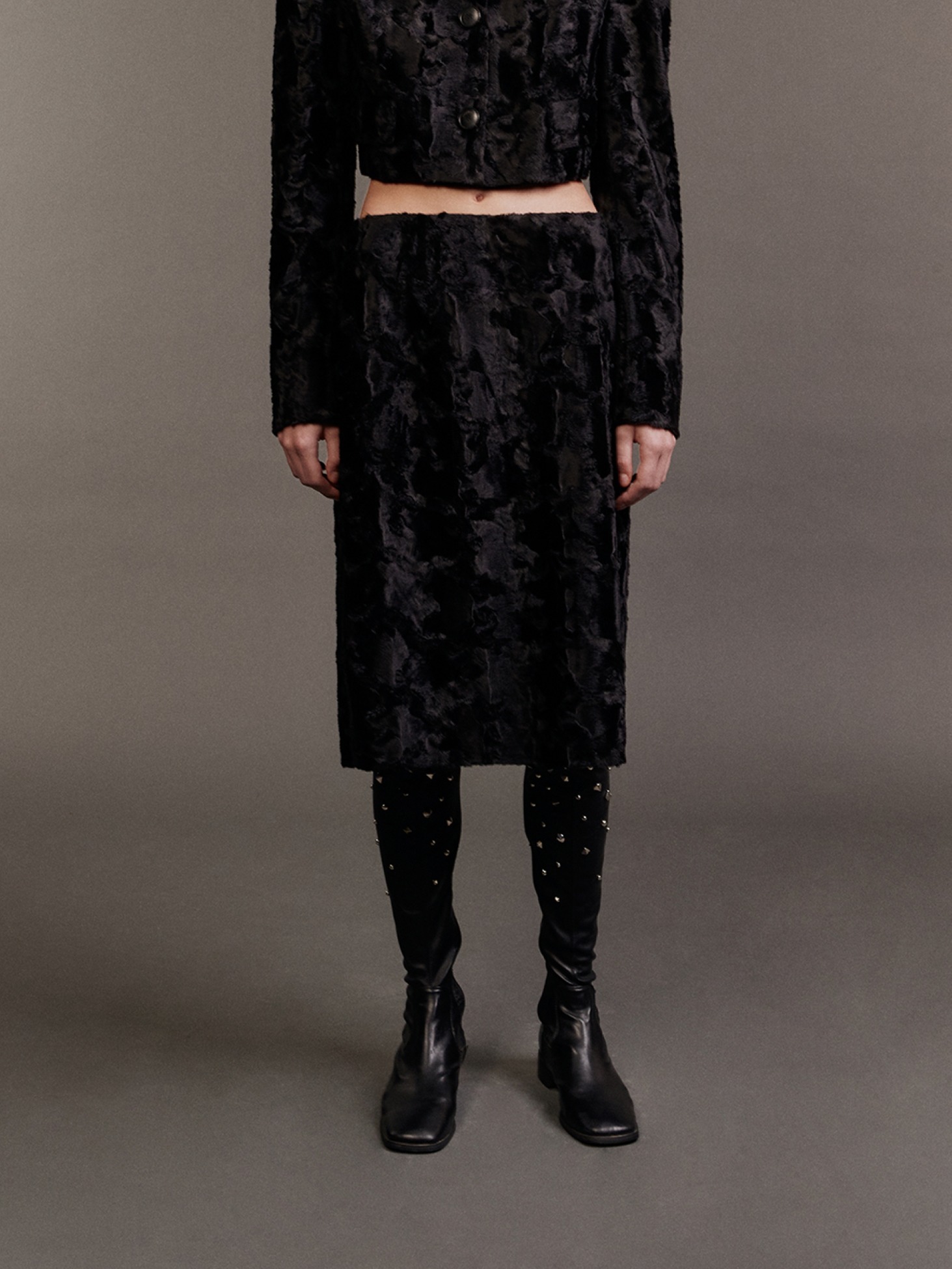 Low-Rise Fur Midi Skirt / Black